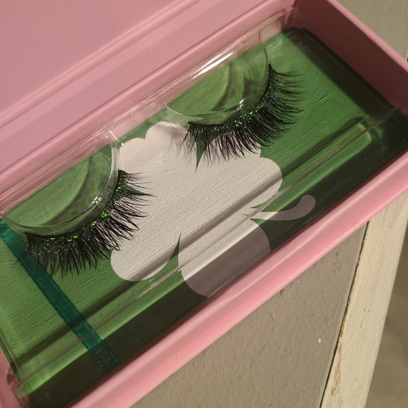 Red Aspen Lashes - Picture 2 of 4